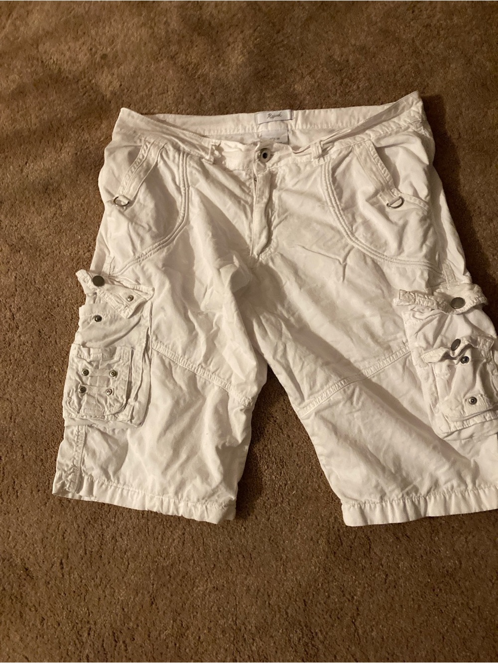 Men's White Cargo Shorts with Multi-Pocket Utility Design